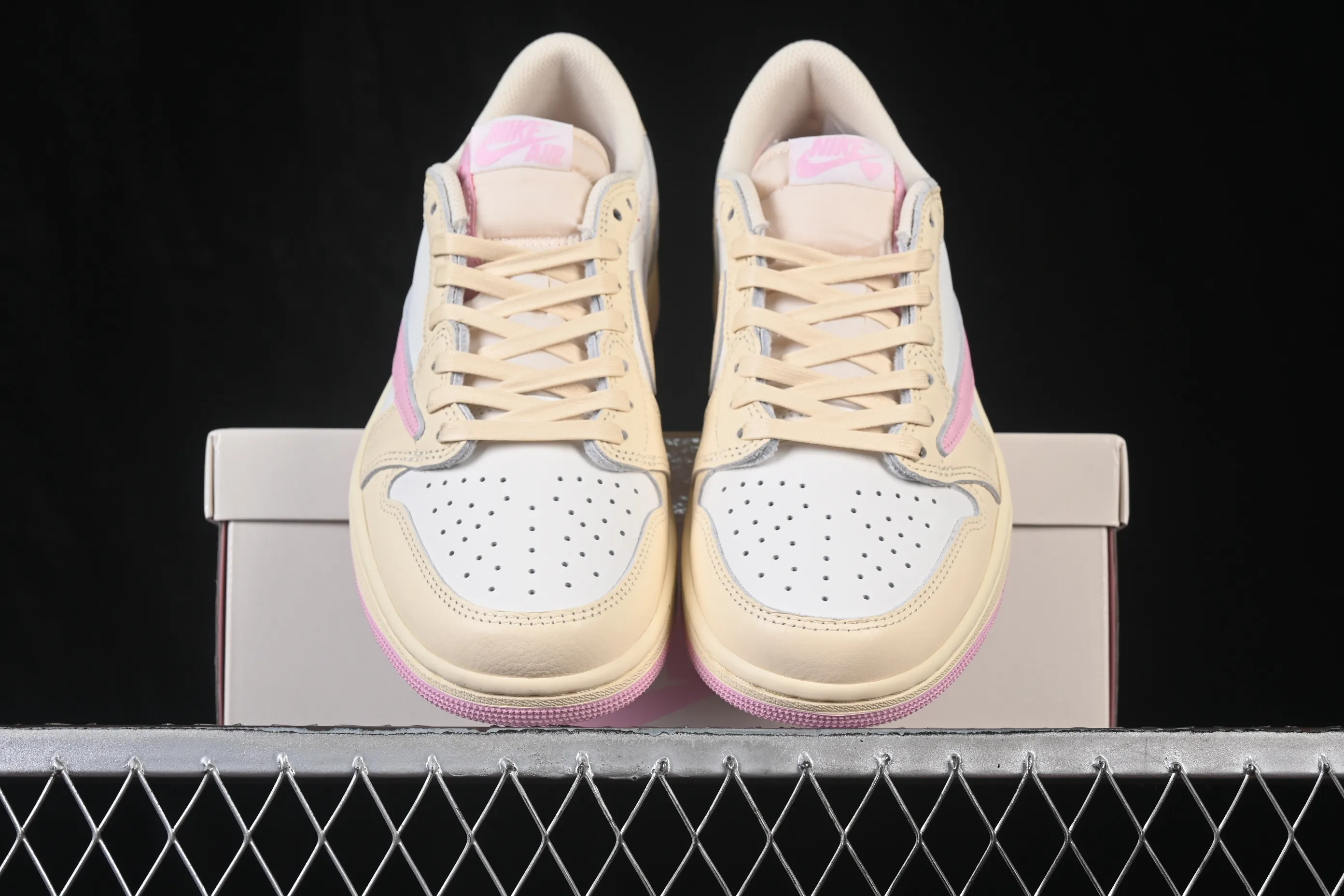 All Categories Air Jordan Jordan series basketball shoes Air Jordan 1 Low LJR version Travis Scott x Air Jordan 1 Low OG AJ1 Joe 1 joint undercut IQ7604-100